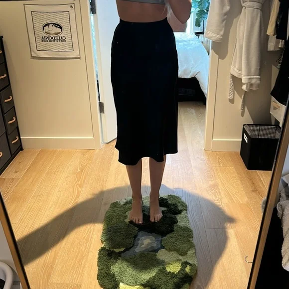 2 MIDI Satin Skirts Black & Blue - Picture 4 of 8